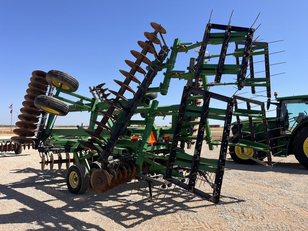 Image for 2004 John Deere 637
