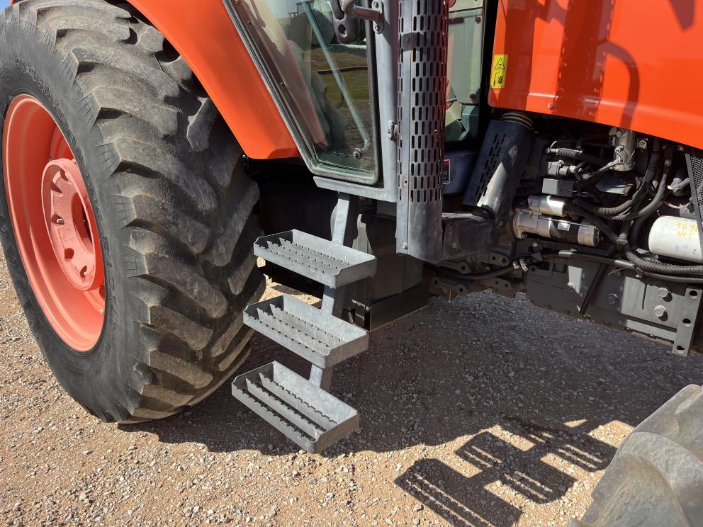 Image for 2010 Kubota M135X