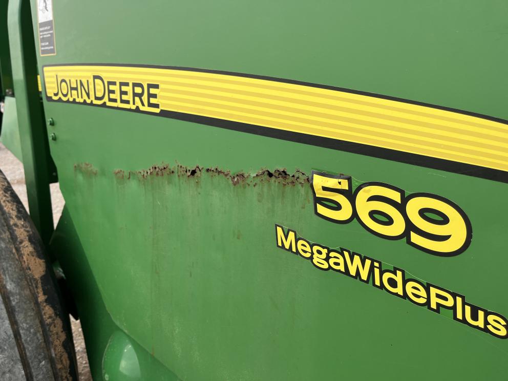 Image for 2015 John Deere 569