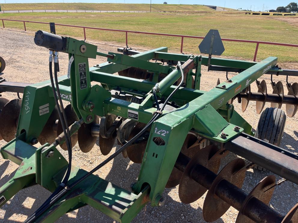 Image for 2002 John Deere 637