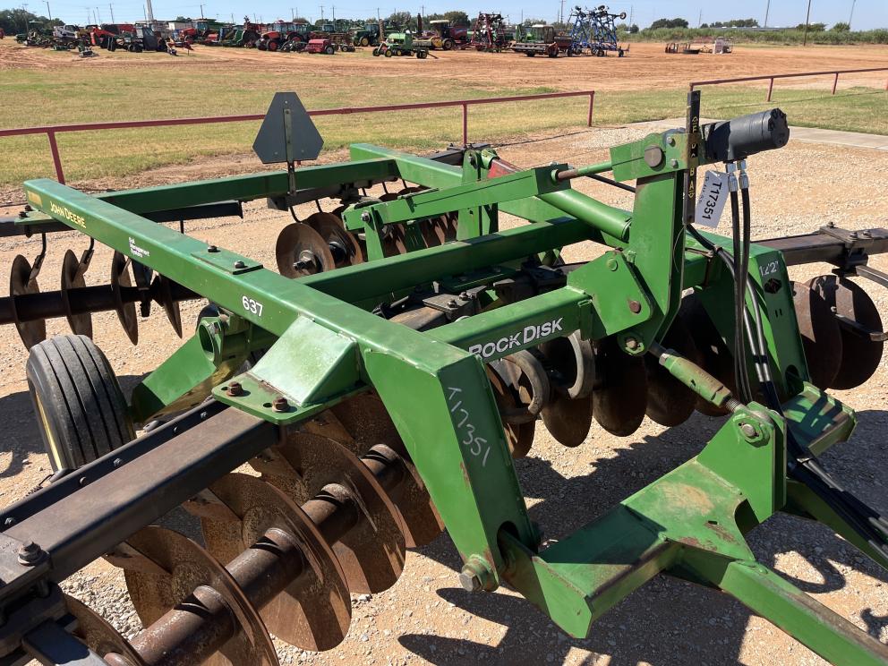 Image for 2002 John Deere 637