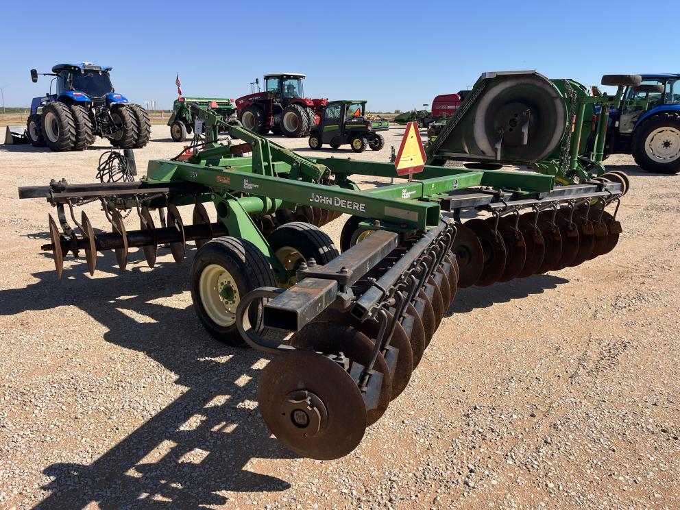 Image for 2002 John Deere 637