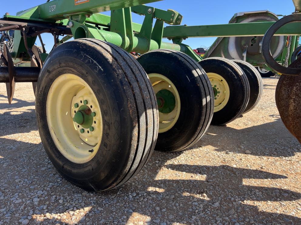 Image for 2002 John Deere 637
