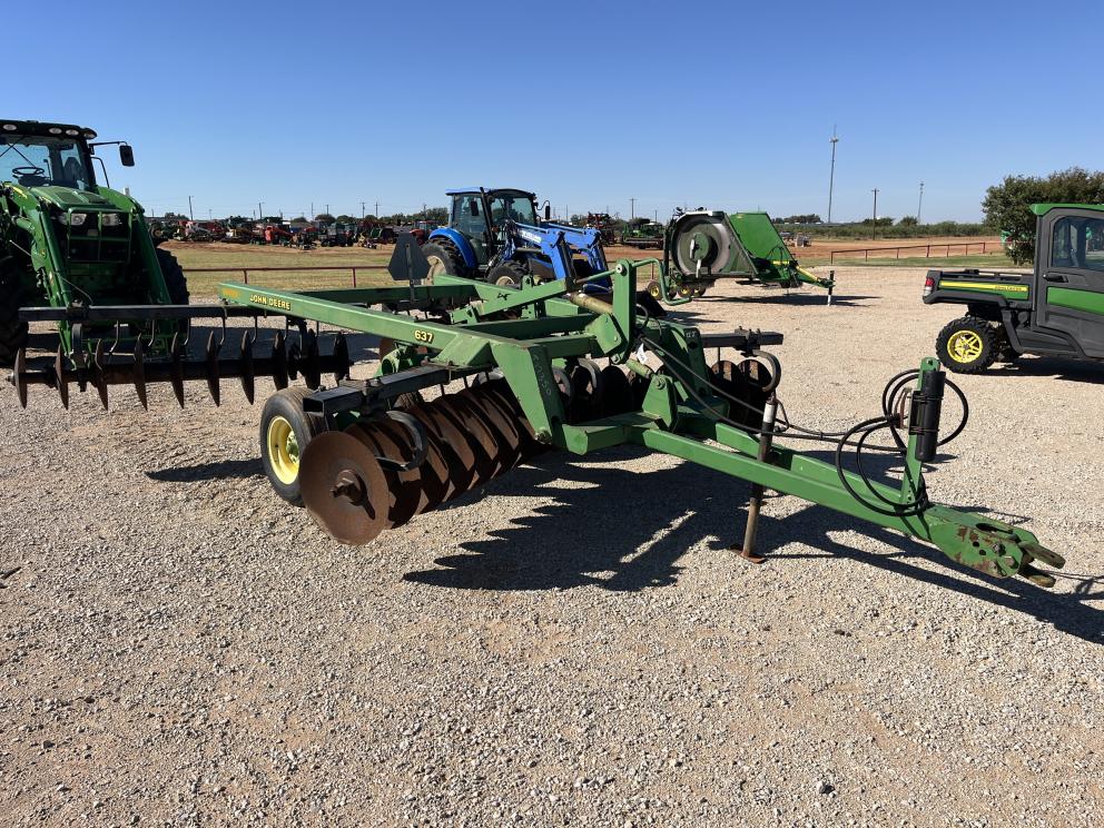 Image for 2000 John Deere 637