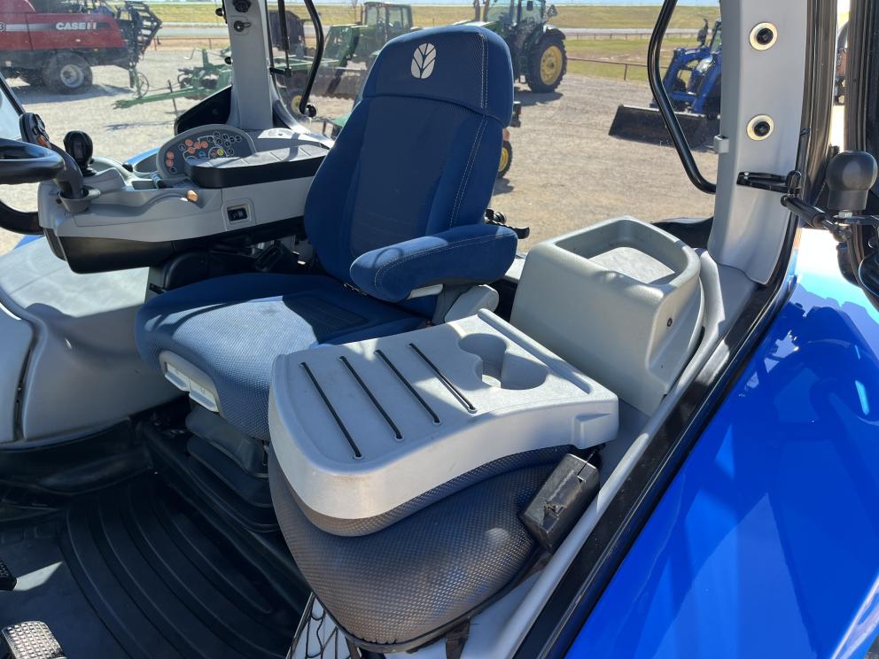 Image for 2016 New Holland T7.210