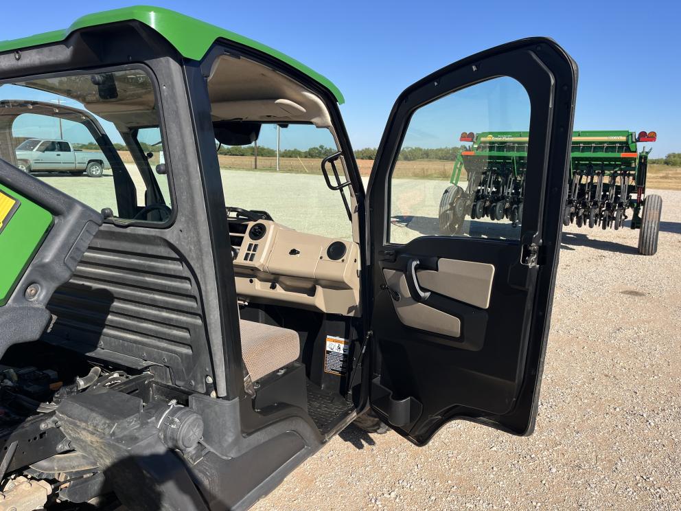 Image for 2018 John Deere Gator XUV 865R