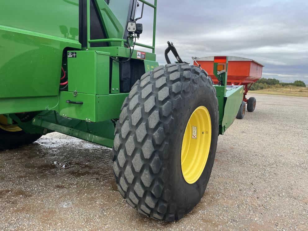 Image for 2022 John Deere W235R