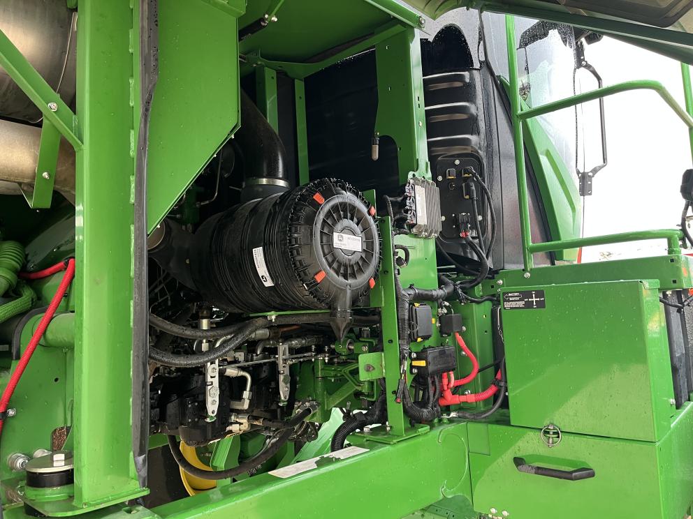 Image for 2022 John Deere W235R