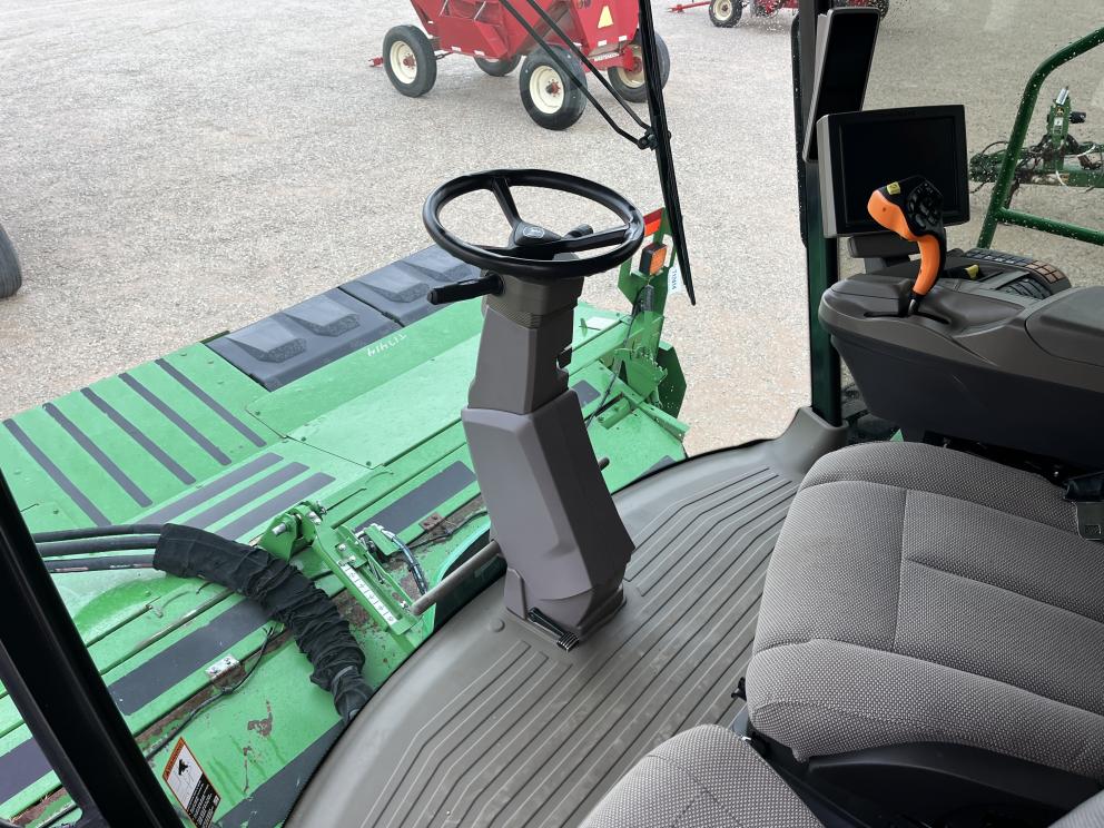 Image for 2022 John Deere W235R