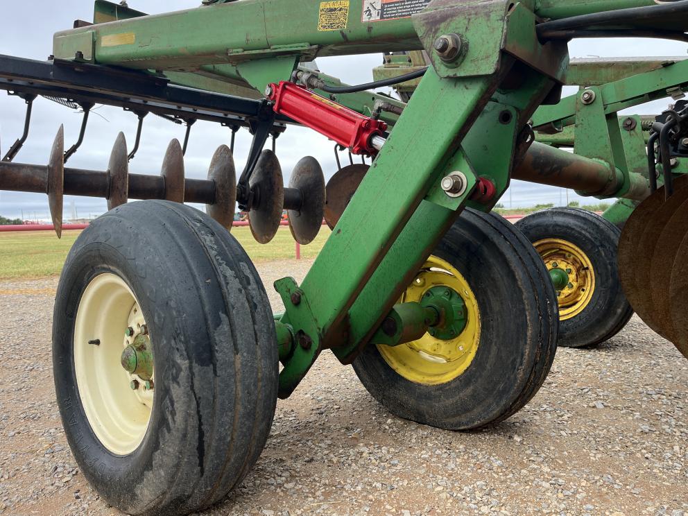 Image for 1998 John Deere 637
