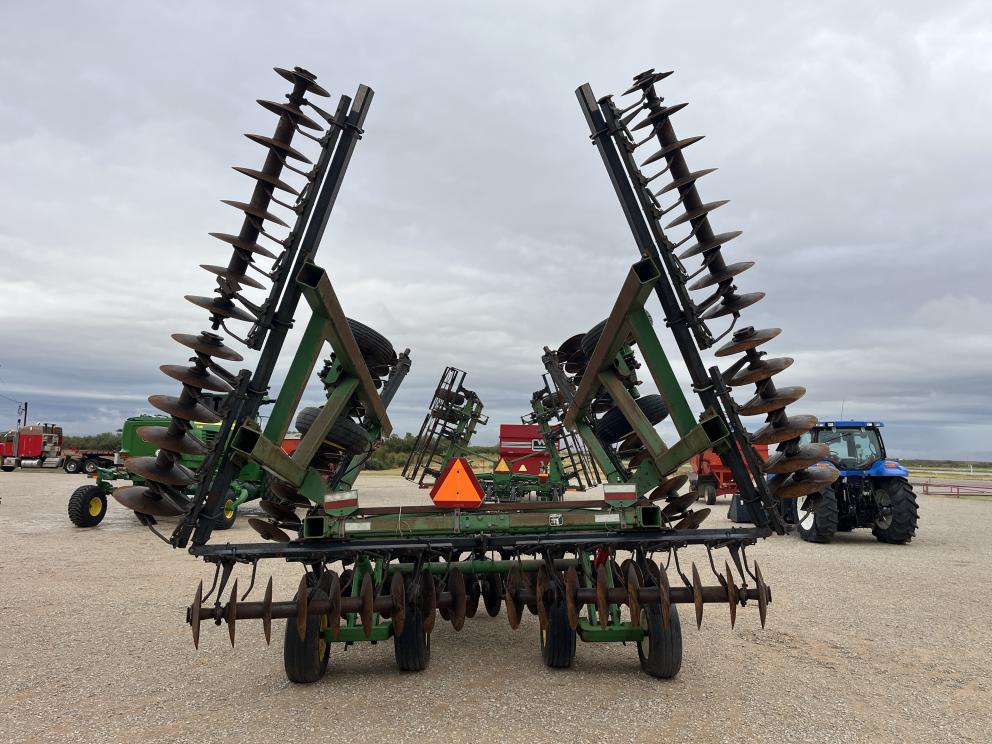 Image for 1998 John Deere 637