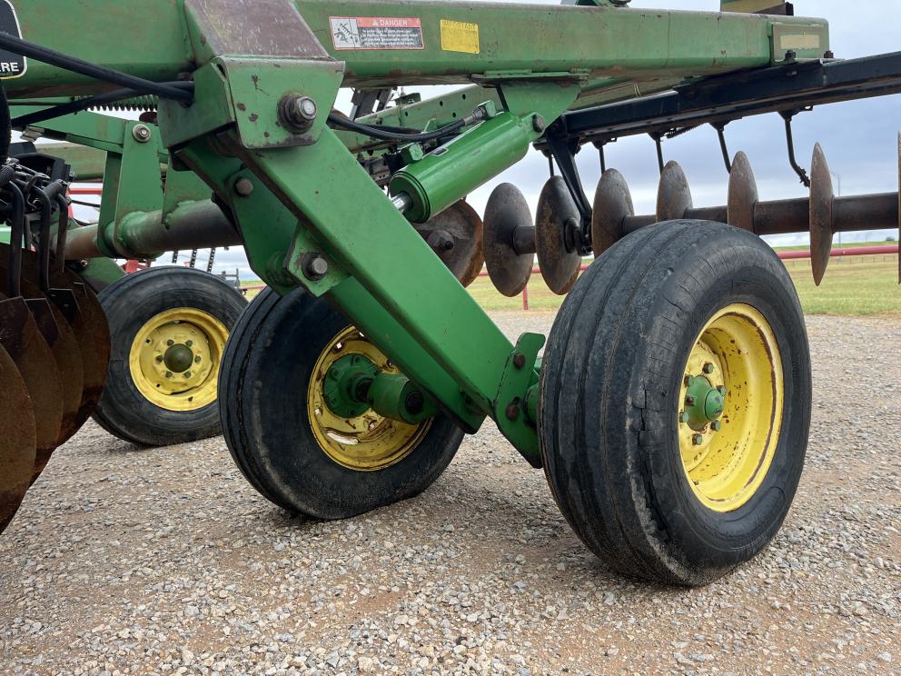Image for 1998 John Deere 637
