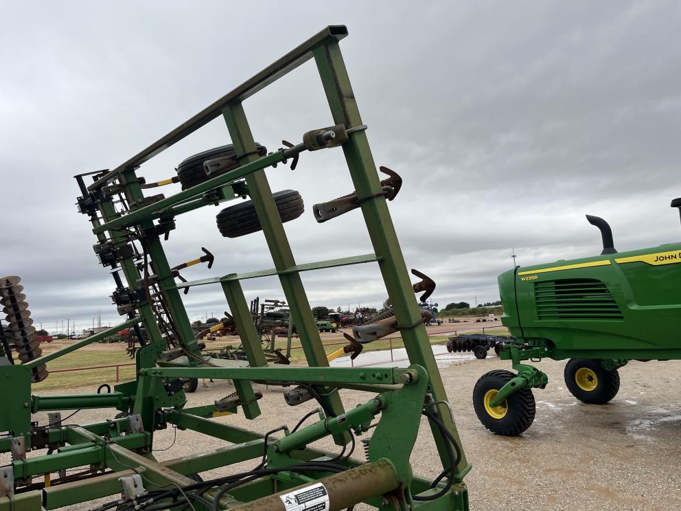 Image for 2006 John Deere 2210