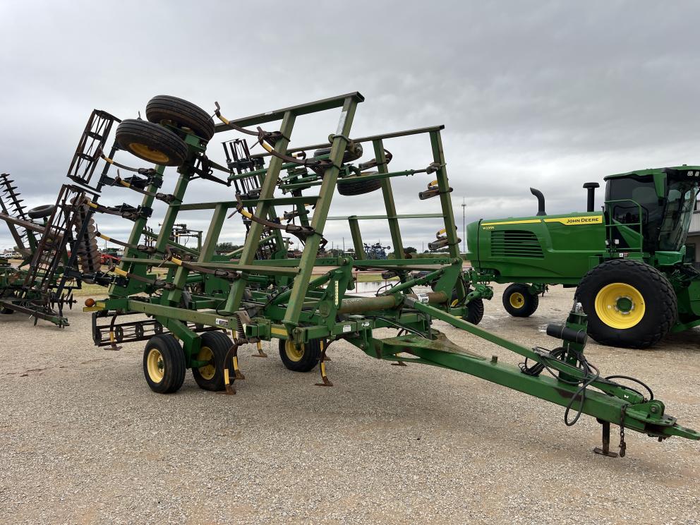 Image for 2006 John Deere 2210
