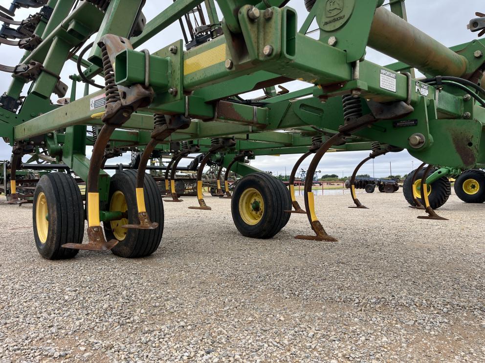 Image for 2006 John Deere 2210