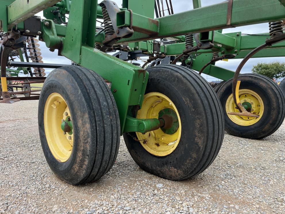 Image for 2006 John Deere 2210
