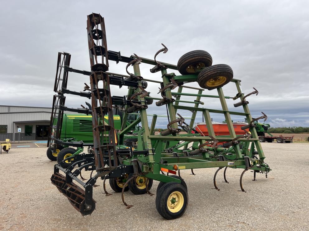 Image for 2006 John Deere 2210