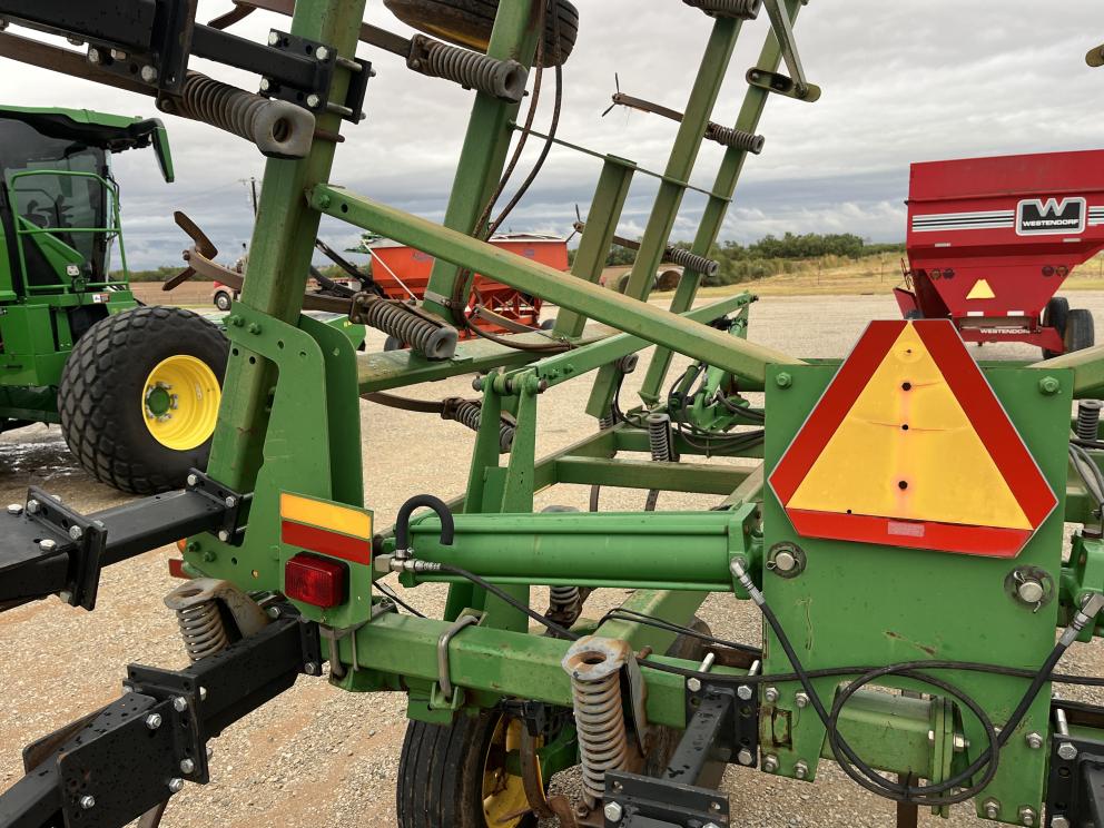 Image for 2006 John Deere 2210
