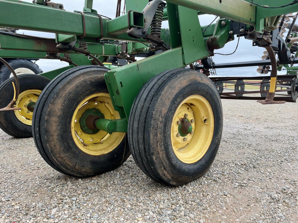 Image for 2006 John Deere 2210