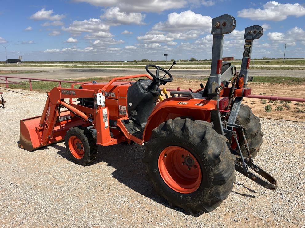 Image for 2006 Kubota B7800