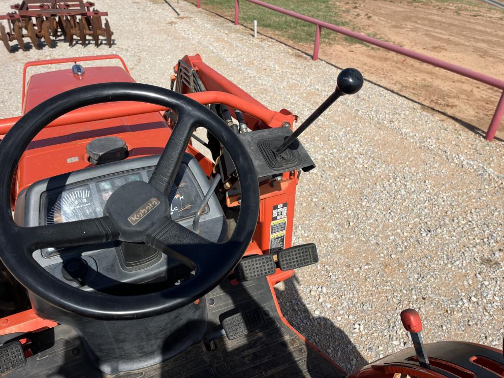 Image for 2006 Kubota B7800