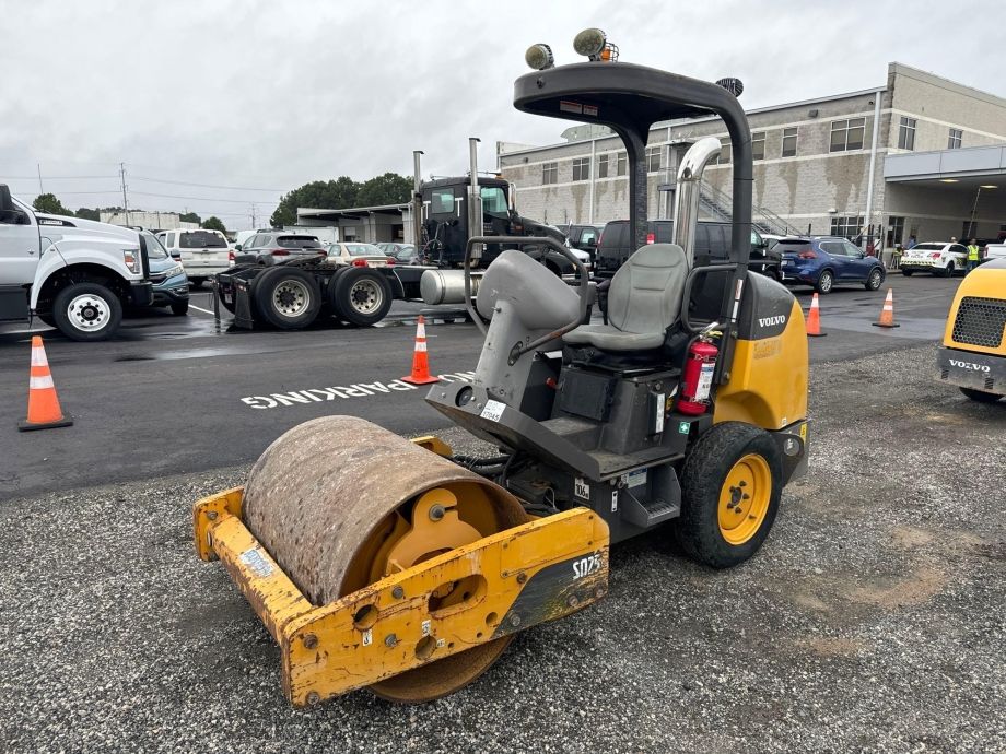 2011 Volvo SD25D Smooth Drum Roller