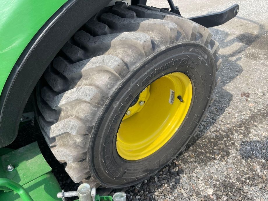 Image for 2019 John Deere 1025R 4WD Tractor with 120R Loader