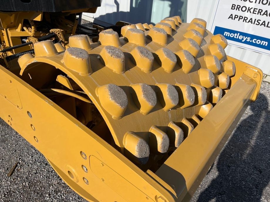 Image for 2011 Caterpillar CP44 Pad Foot Roller