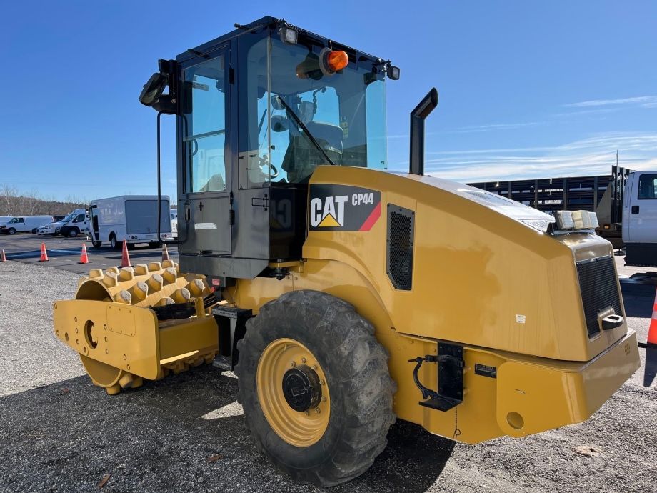 Image for 2011 Caterpillar CP44 Pad Foot Roller