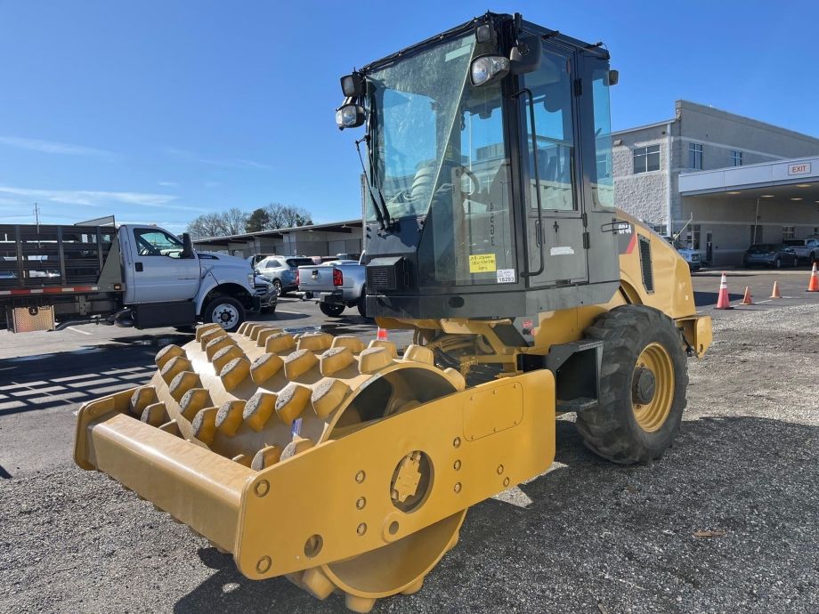 Image for 2011 Caterpillar CP44 Pad Foot Roller