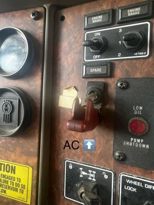 Image for 2005 Kenworth T800 Tri Axle Dump Truck