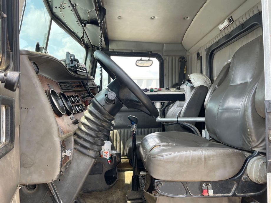 Image for 2005 Kenworth T800 Tri Axle Dump Truck