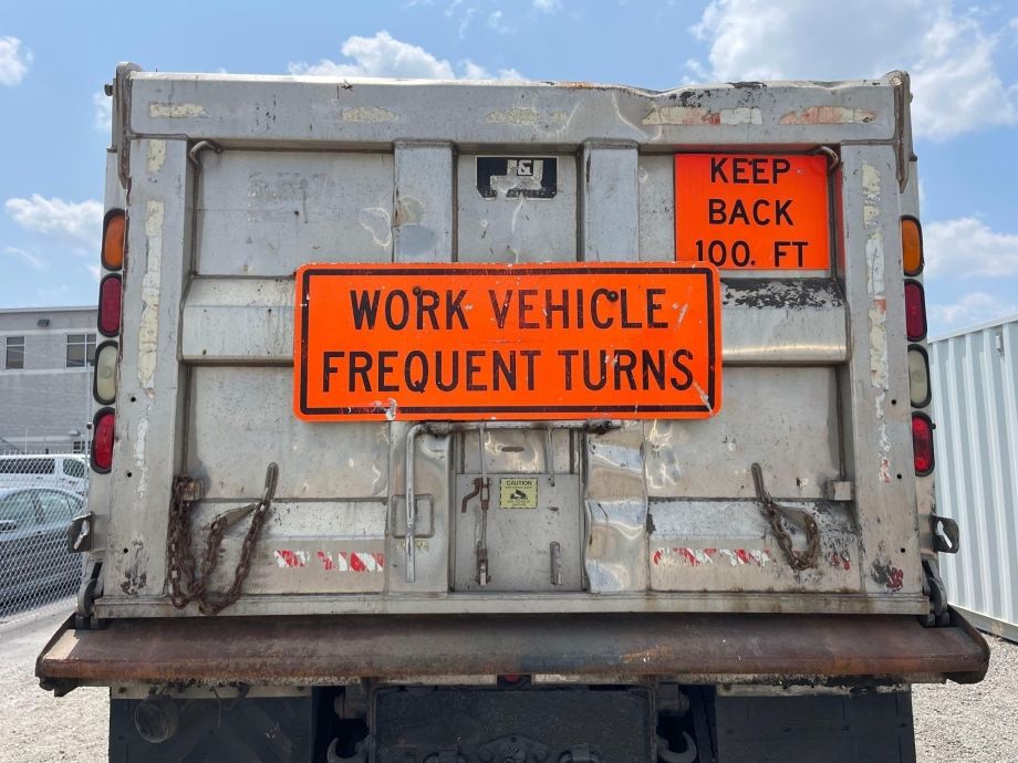 Image for 2005 Kenworth T800 Tri Axle Dump Truck