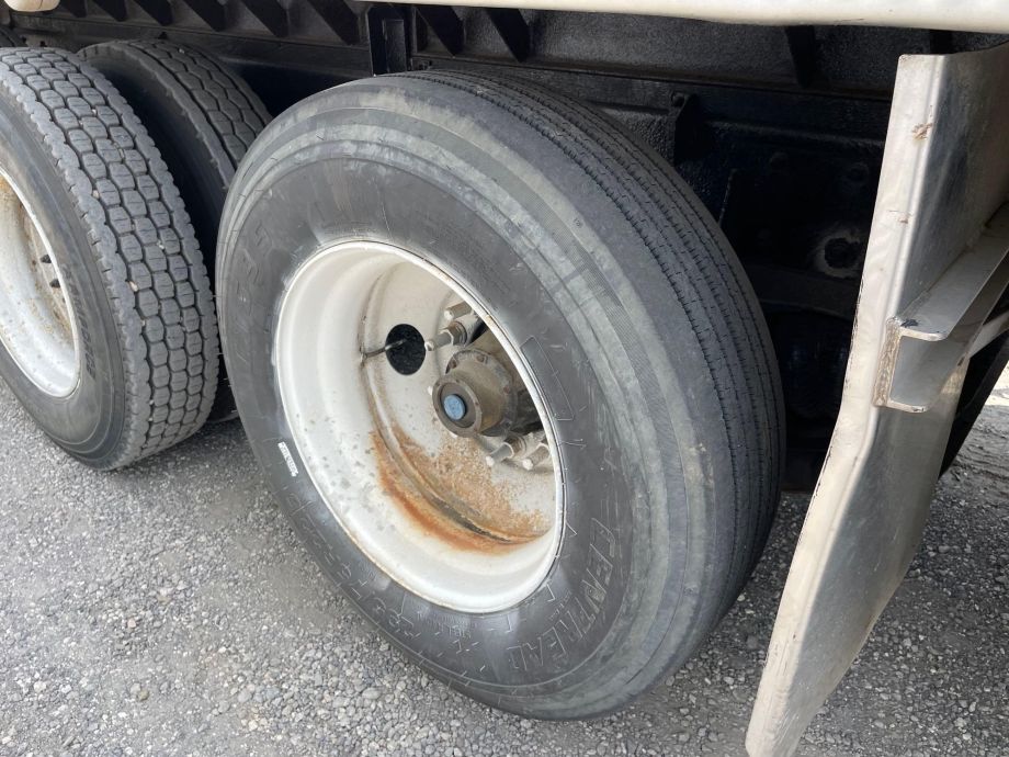 Image for 2005 Kenworth T800 Tri Axle Dump Truck