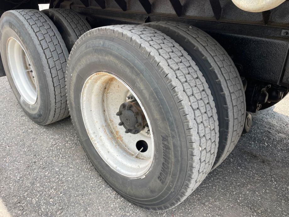 Image for 2005 Kenworth T800 Tri Axle Dump Truck