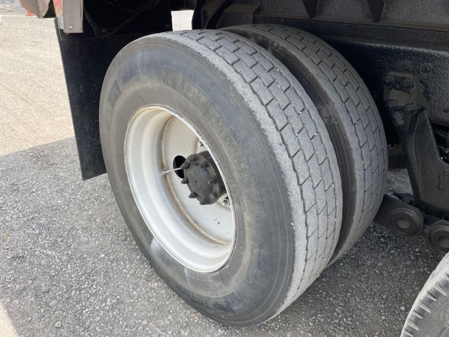 Image for 2005 Kenworth T800 Tri Axle Dump Truck