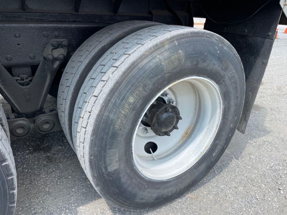 Image for 2005 Kenworth T800 Tri Axle Dump Truck