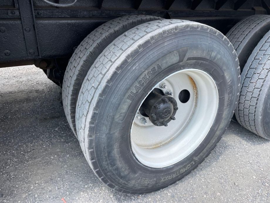 Image for 2005 Kenworth T800 Tri Axle Dump Truck