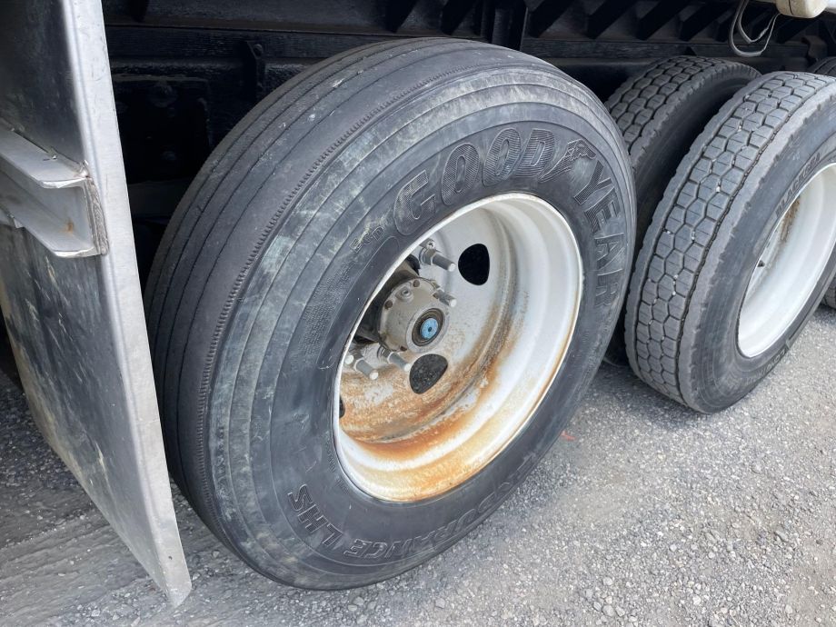 Image for 2005 Kenworth T800 Tri Axle Dump Truck