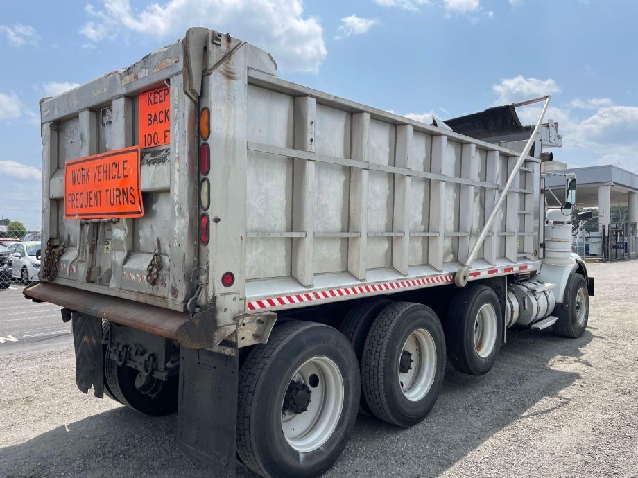 Image for 2005 Kenworth T800 Tri Axle Dump Truck