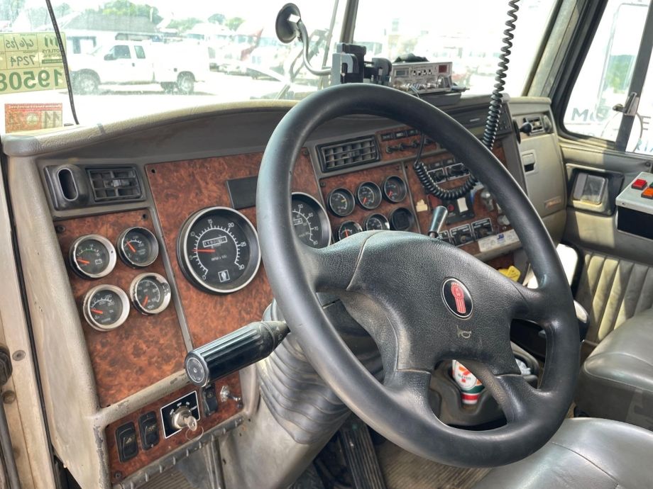 Image for 2005 Kenworth T800 Tri Axle Dump Truck