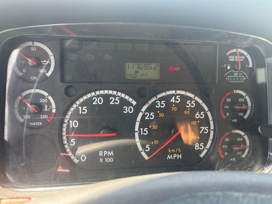 Image for 2015 Freightliner M2 24’ Box Truck