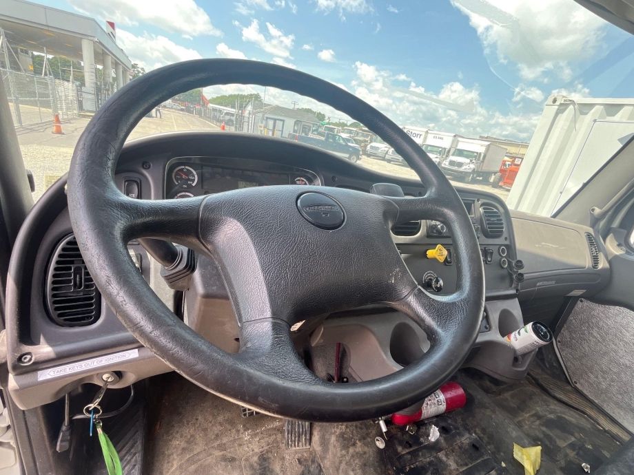 Image for 2015 Freightliner M2 24’ Box Truck