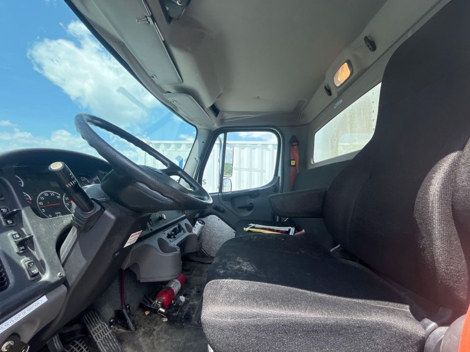 Image for 2015 Freightliner M2 24’ Box Truck