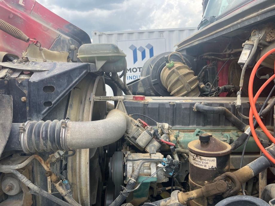 Image for 2002 Volvo VHD Tri-Axle Dump Truck