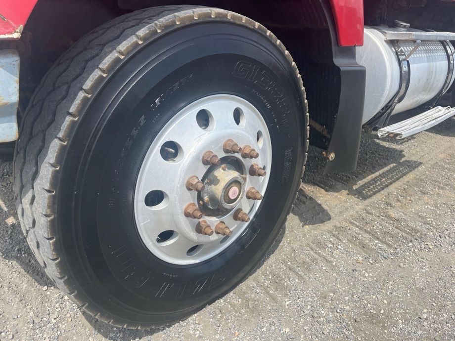 Image for 2002 Volvo VHD Tri-Axle Dump Truck