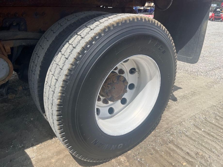 Image for 2002 Volvo VHD Tri-Axle Dump Truck