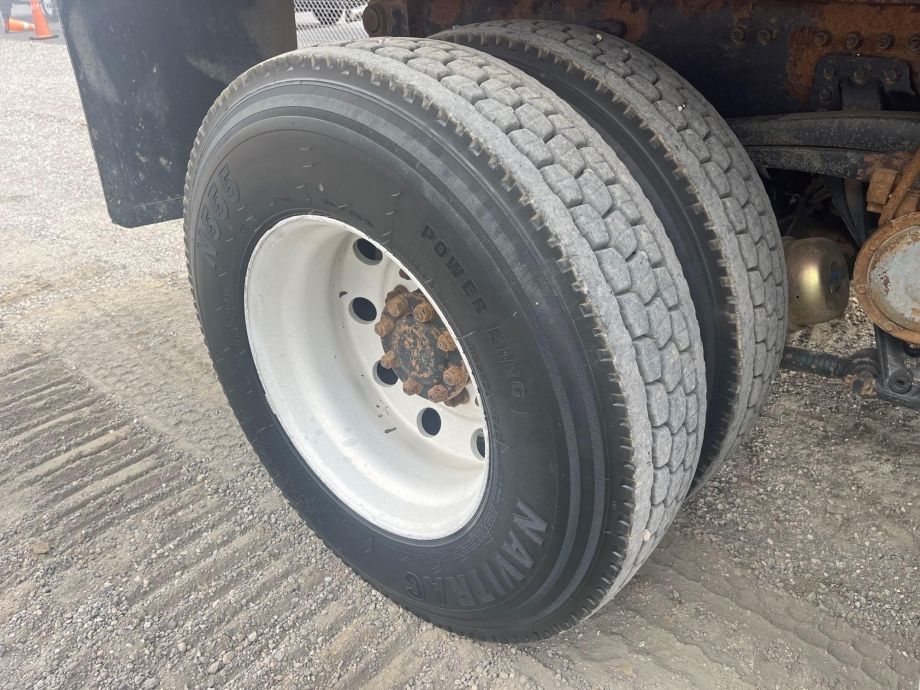 Image for 2002 Volvo VHD Tri-Axle Dump Truck