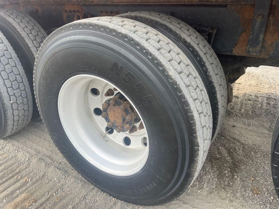 Image for 2002 Volvo VHD Tri-Axle Dump Truck