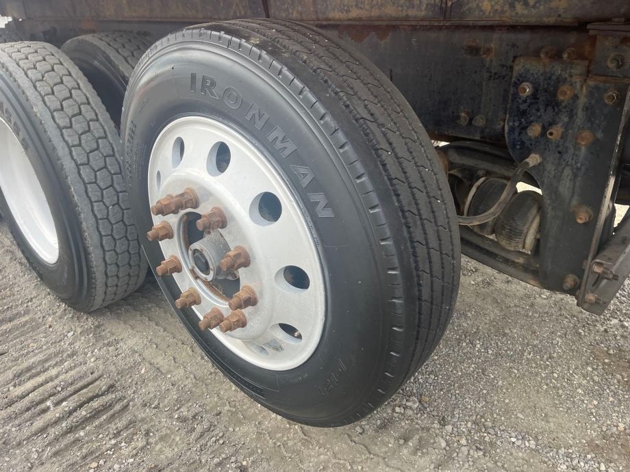 Image for 2002 Volvo VHD Tri-Axle Dump Truck